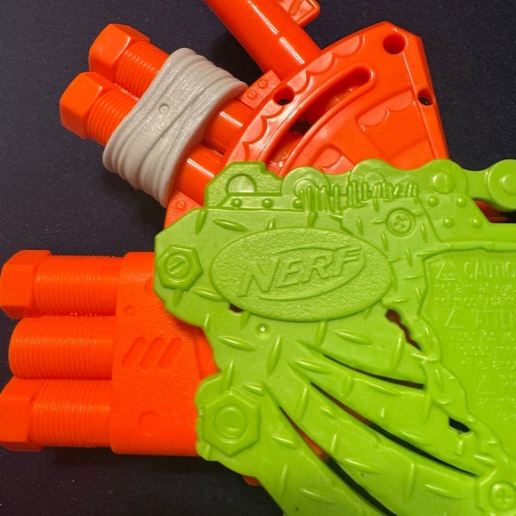 Nerf Zombie strike Alternator Blaster Tested Other Nerf Blasters Listed - Picture 8 of 13